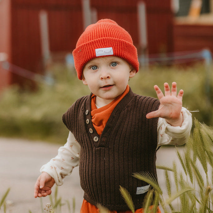 Strik Vest - Chocolate - kommer til April